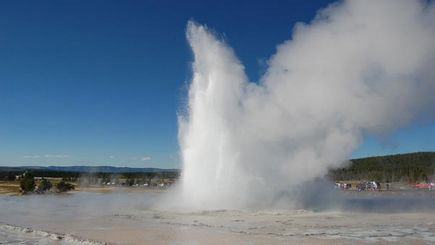 8-Day Yellowstone and Lake Powell Bus Tour: Bryce Canyon, Grand Canyon West Rim, Grand Teton and Las Vegas