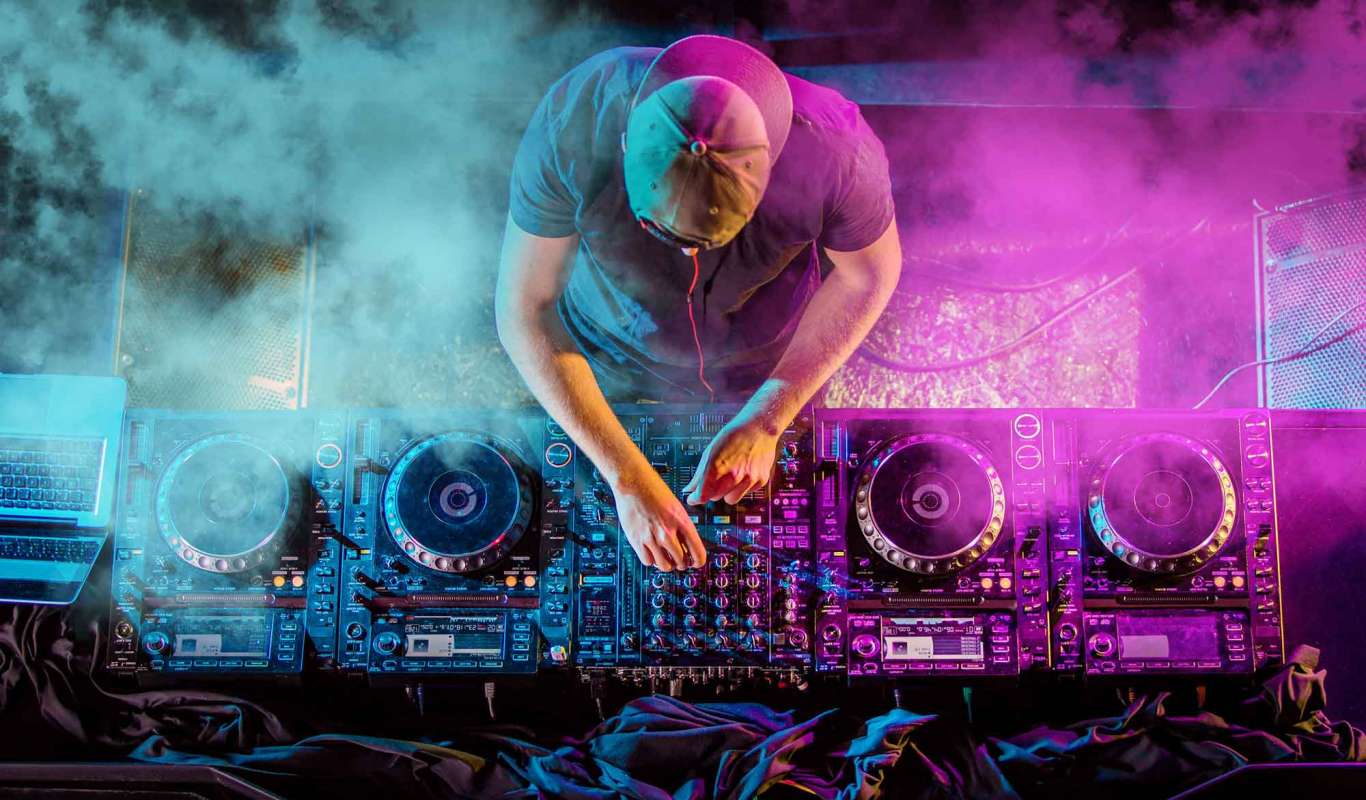 DJ Equipment Guide: How to Build a Beginner DJ Setup
