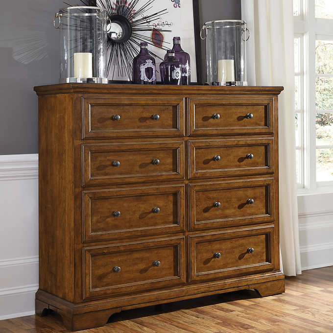 Universal Broadmoore Gentlemen's Chest