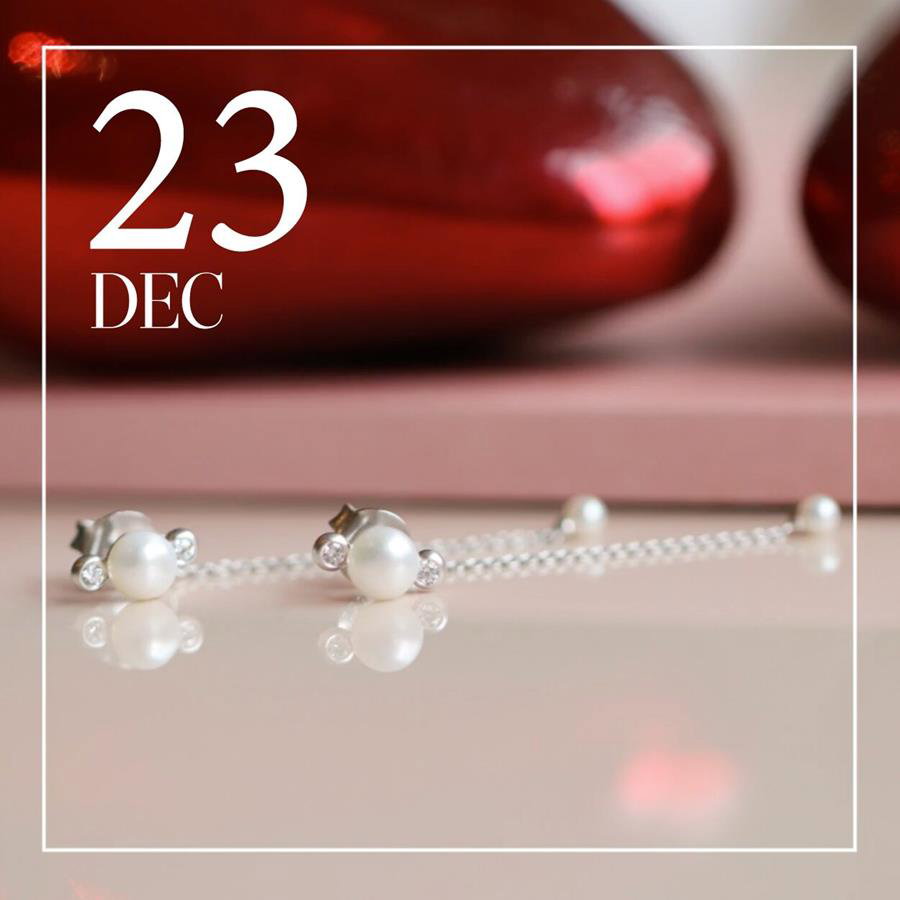 Julie Sandlau: Julie Sandlau JULEKALENDER - 24 chancer at vinde funklende smykker hver dag i hele december måned | Milled