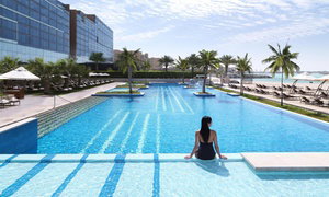 Fairmont Pool & Beach, Lunch & Drinks