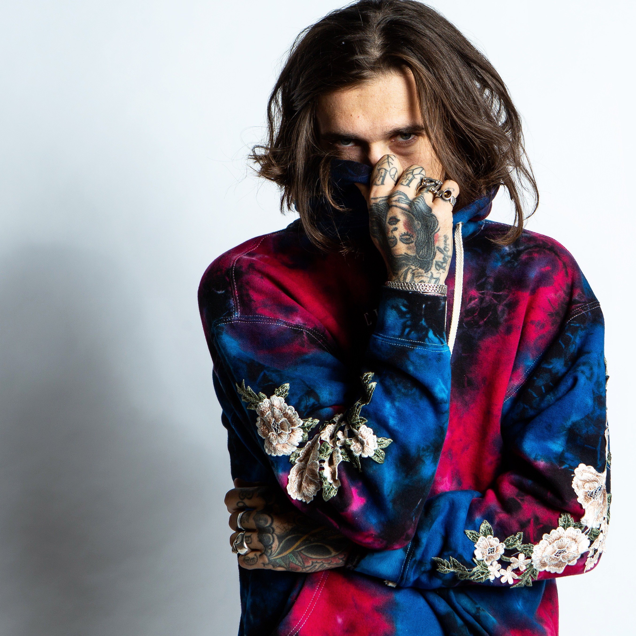 blanco roses pullover