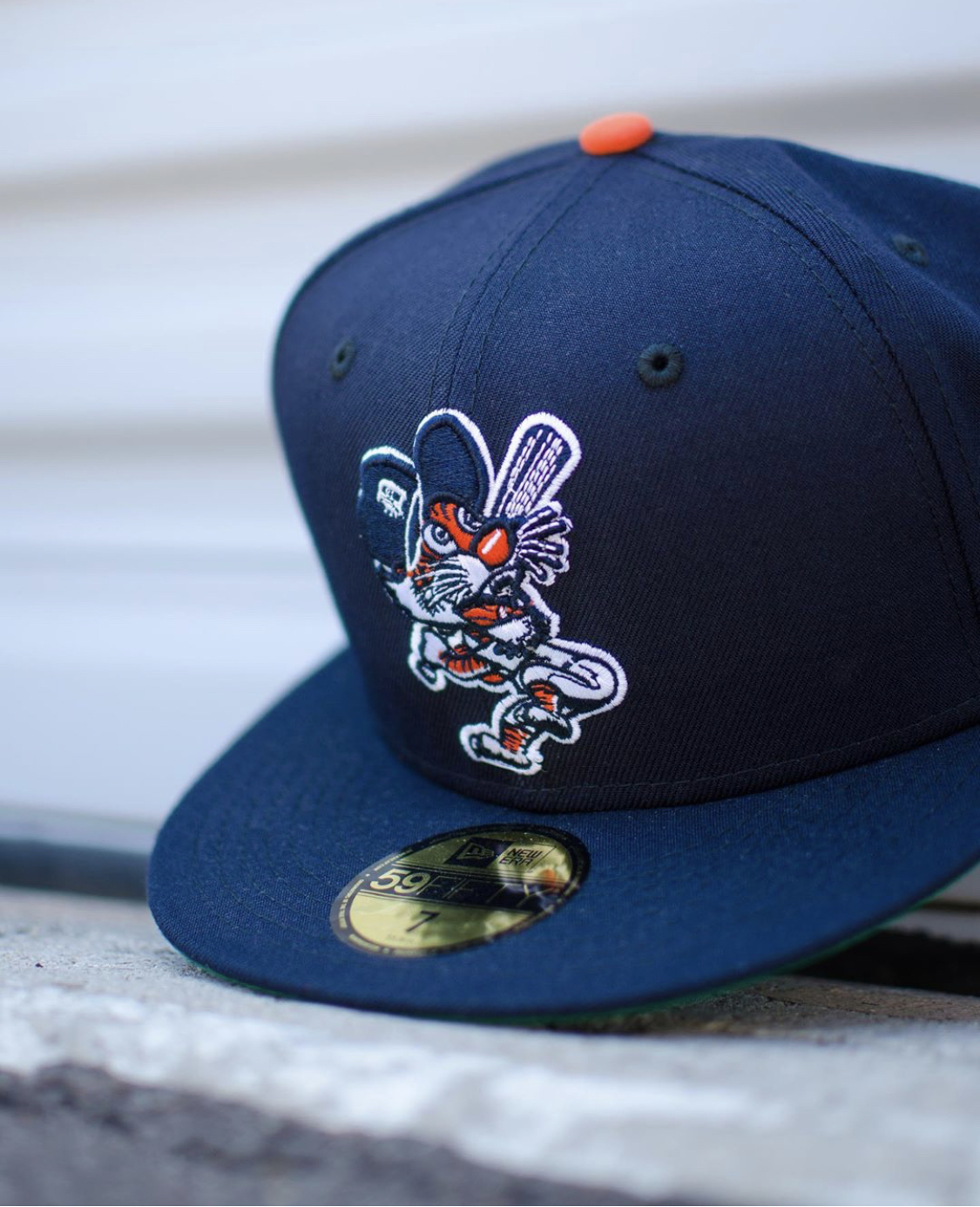 Swinging tiger hat Clearance