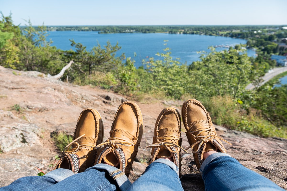 The Brown Bear LeatherMoccasins / The Earthing Store A Canadian