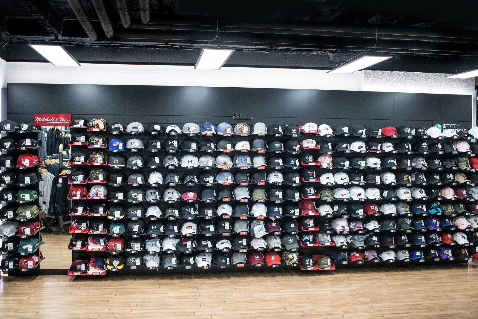 Brooklyn Fashion De: Neu in Store: Nike Signal D/MS/X AT5303-004, Air Force 1 Mid 07 CK4370-400 