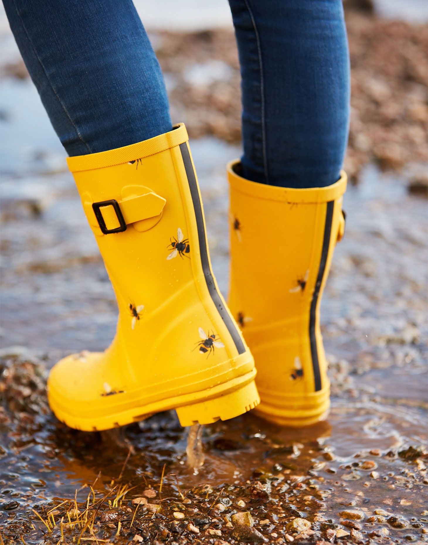 mid height rain boots