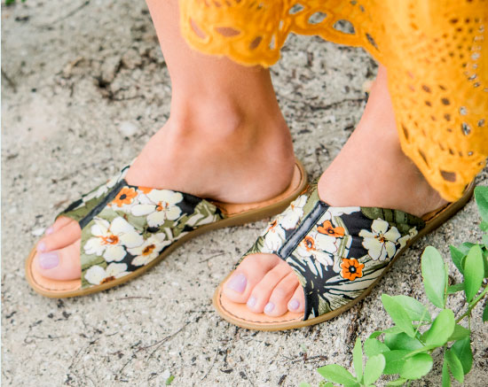 born agua sandal