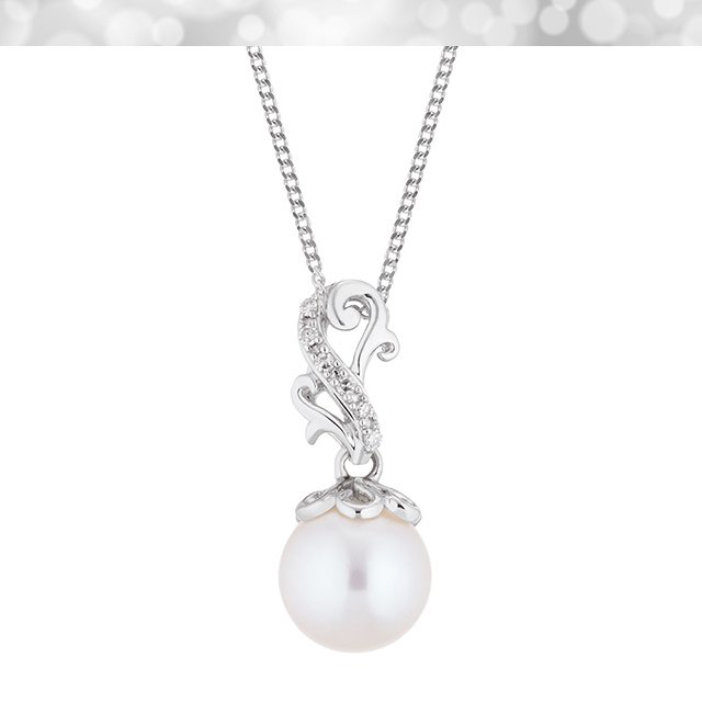 9ct White Gold Freshwater Pearl & Diamond Vintage Pendant