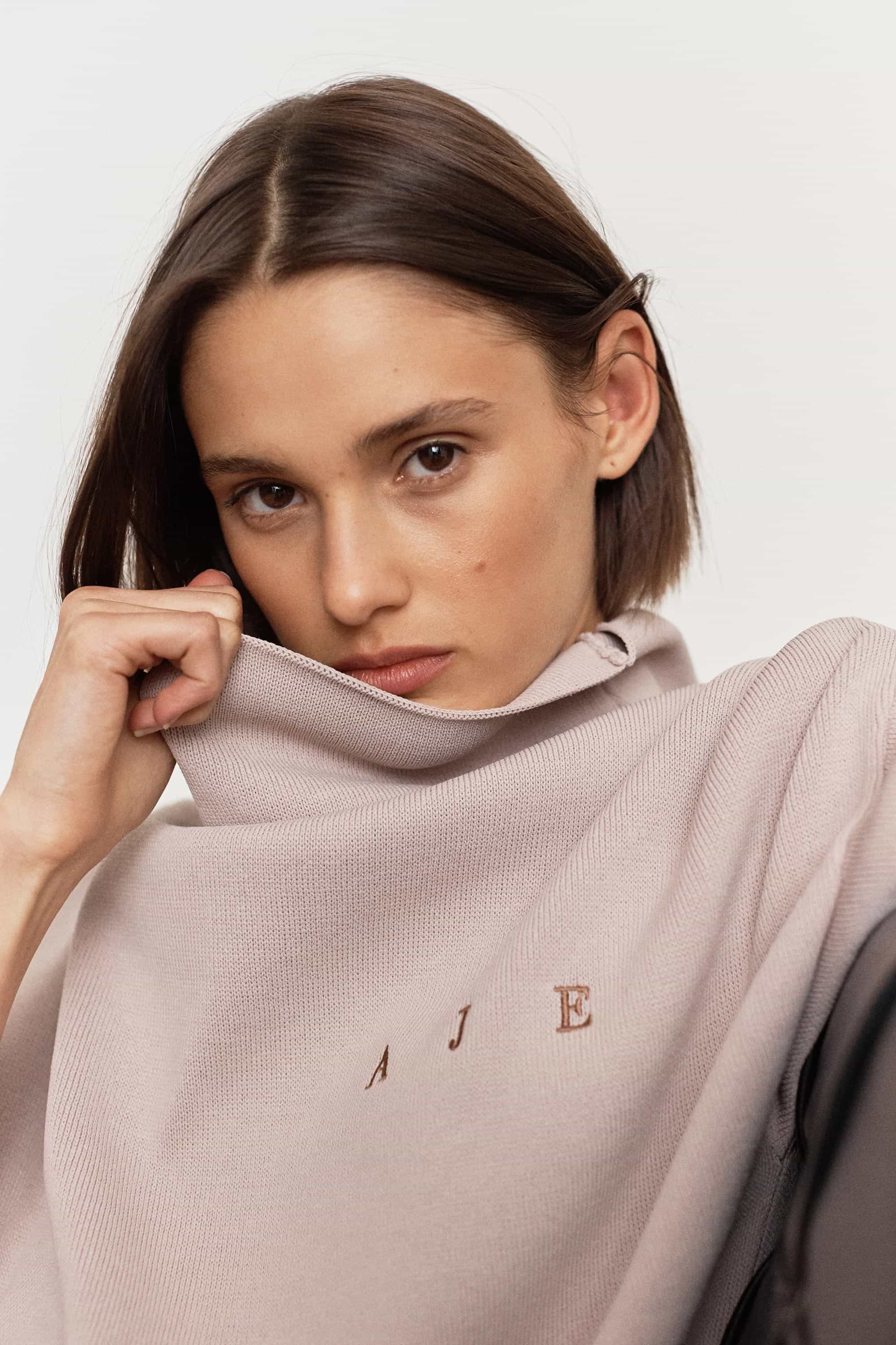 aje psychedelia turtleneck crepe logo crop