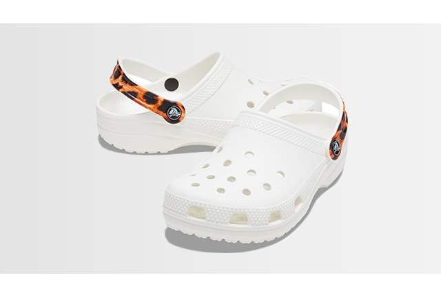 white crocs with leopard strap