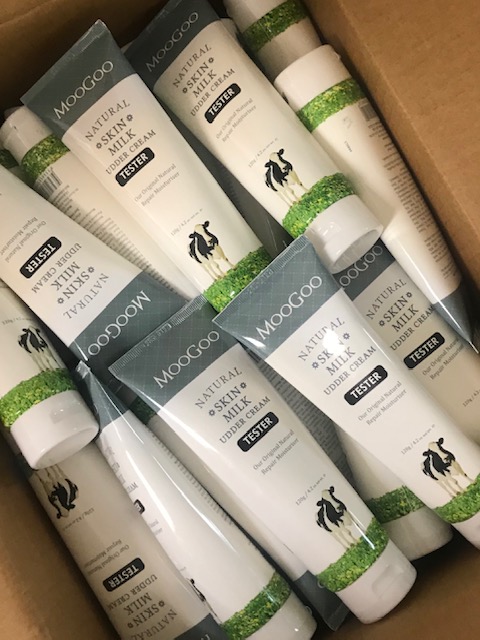 moogoo creamy hydrating face cleanser