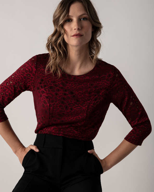 Spitzenshirt mit Schößchen