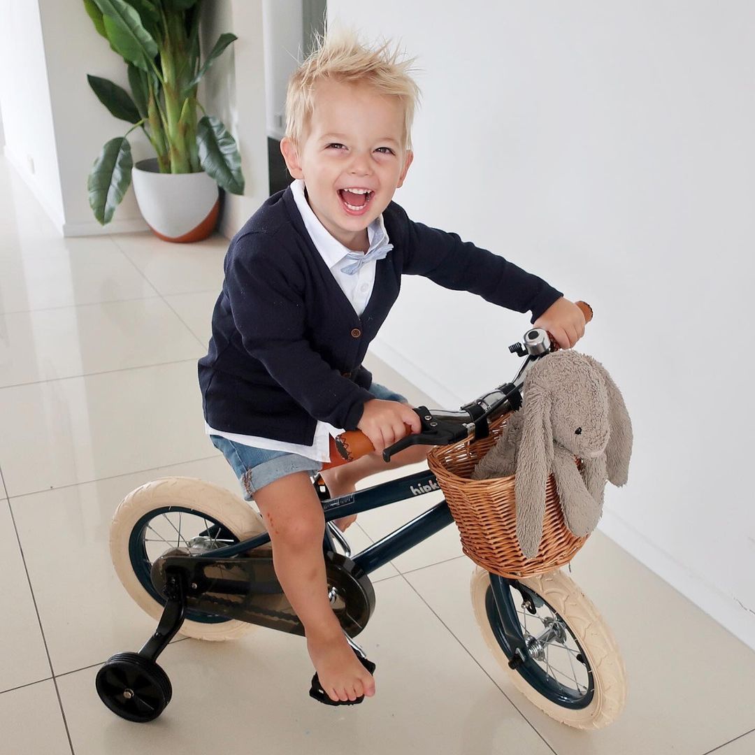 hipkids classic steel bike with wicker basket