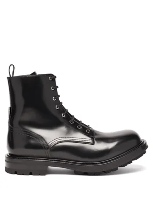 SHOP ALEXANDER MCQUEEN >