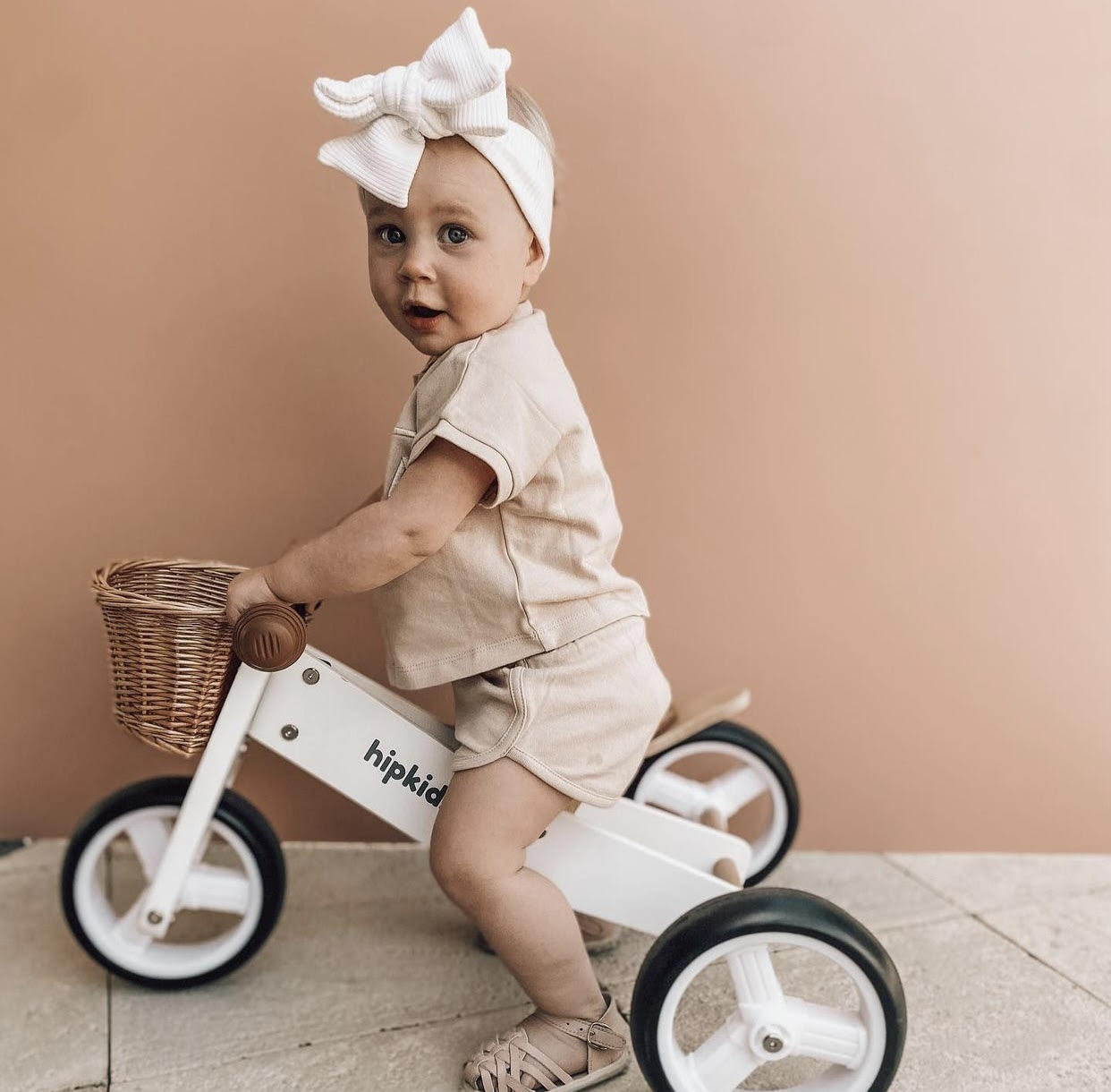 hipkids classic steel bike with wicker basket