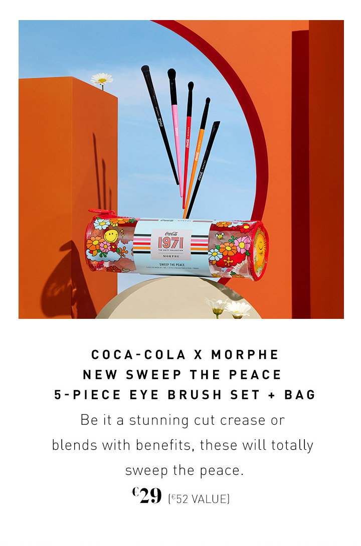 COCA-COLA X MORPHE NEW SWEEP THE PEACE  5-PIECE EYE BRUSH SET + BAG  Be it a stunning cut crease or blends with benefits, these will totally sweep the peace. €29 (€52 VALUE)