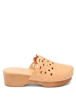 SHOP ANCIENT GREEK SANDALS >