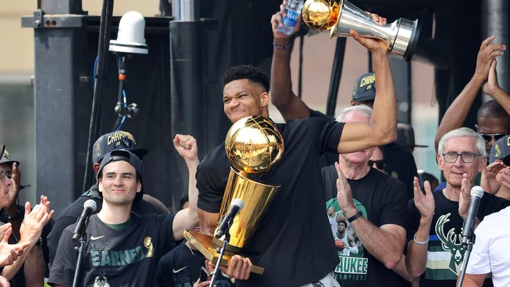 Bucks celebrate title with parade in Milwaukee Bucks celebrate title with parade in Milwaukee