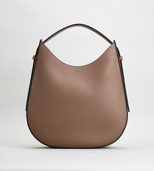 Tods Discover Tod's Oboe Bag in the film "Voices from the maze" Milled