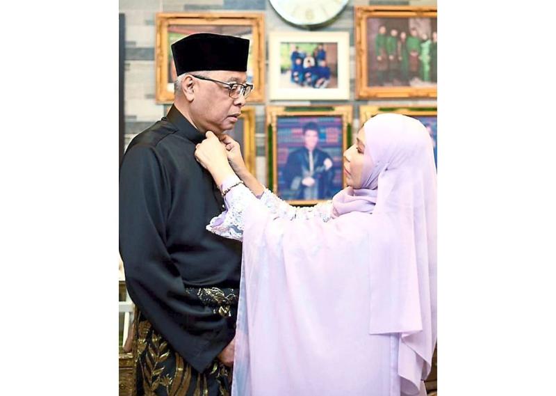 star publications: Ismail Sabri pays tribute to his wife  Walk-in 