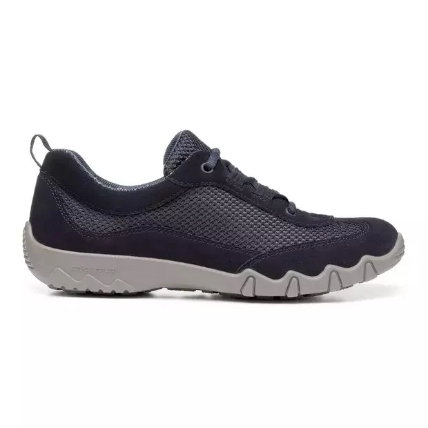 Leona in Navy
