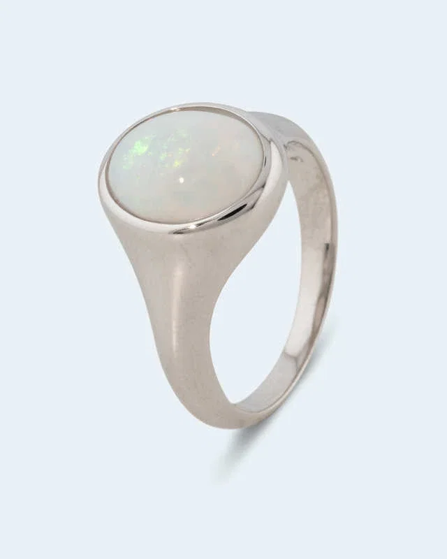 Ring mit weißem Opal