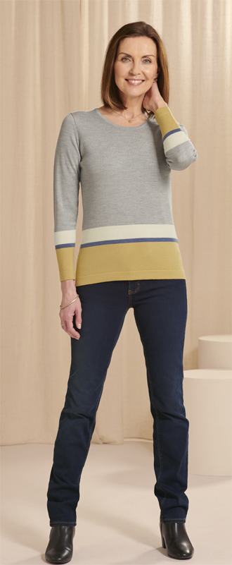 Jumper featuring a stylish three stripe design