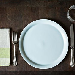 How to Properly Set a Table for a Gathering of Any Size