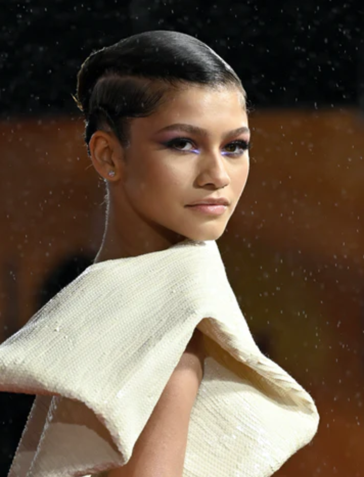 ZENDAYA WILL RECEIVE THE 2021 CFDA FASHION ICON AWARD