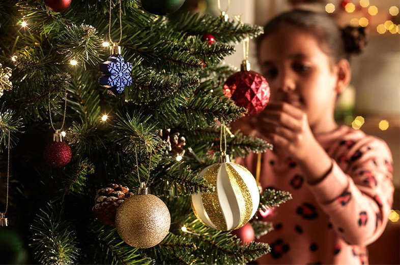  Trees, decorations and lights
