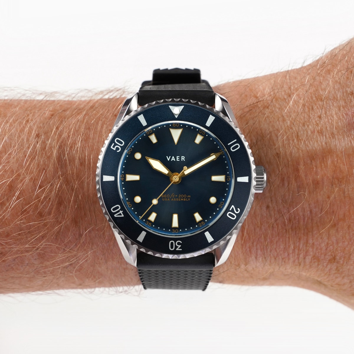Vaer Watches Introducing the D4 Meridian Navy Solar Diver Milled