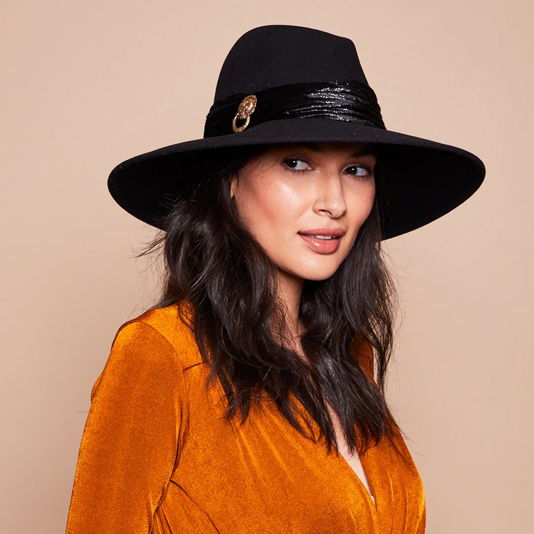 Image of Emmanuelle in Black