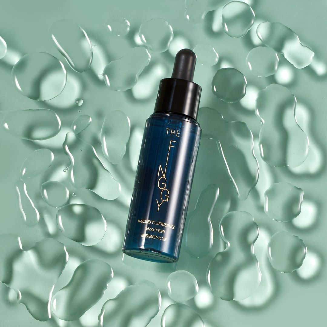 Discover FINGGY Moisturizing Water Essence - a lightweight, water-based, hydrating serum