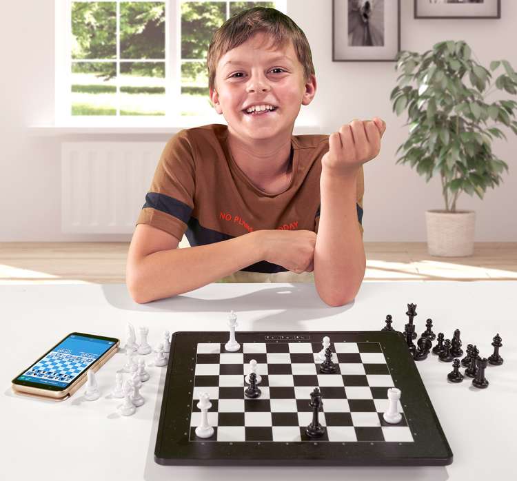 New boards for online and hybrid play (ChessTech News)