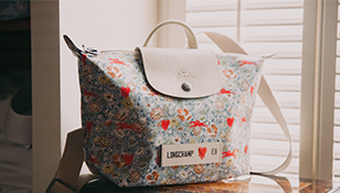 Longchamp on X: Reasons to love #LePliageCity: A) A minimalist look that  serves a stand-out purpose. B) A future-proof coated canvas fabric. C)  Conveniently large handles to hang on your shoulder. D)