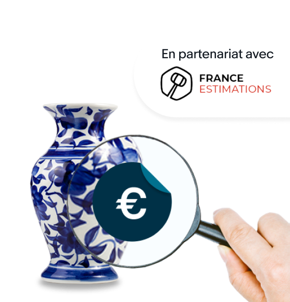 Vase ancien avec loupe devant et étiquette de prix