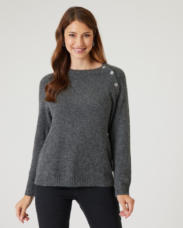 Strickpullover mit Strassknöpfen