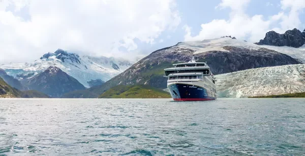 Traversée incroyable entre fjords et glaciers