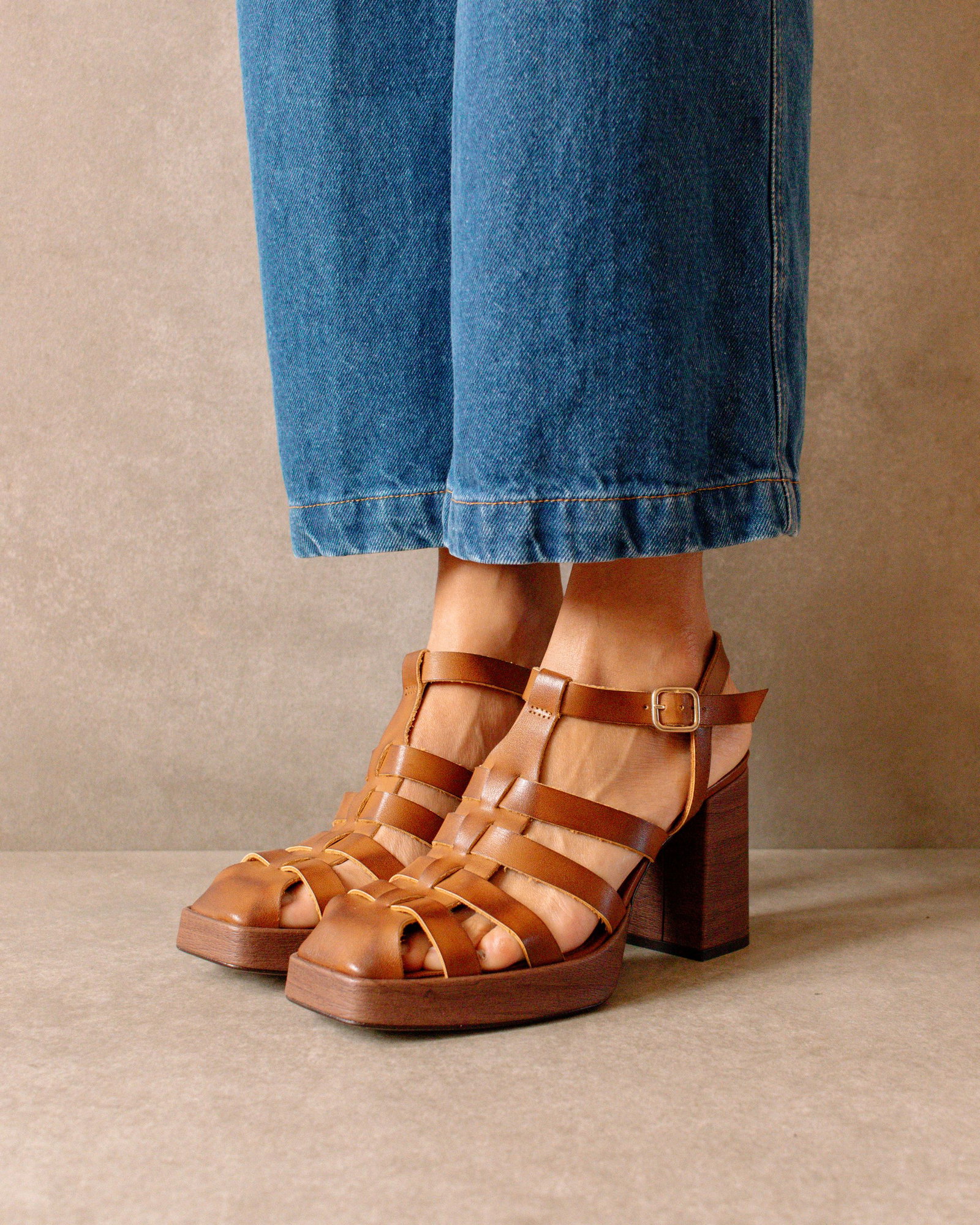 Image of Rollers Caramel Sandals