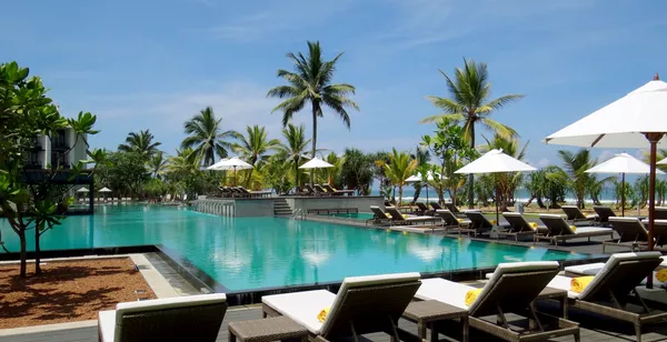 Luxueux séjour tropical entre mer et rivière