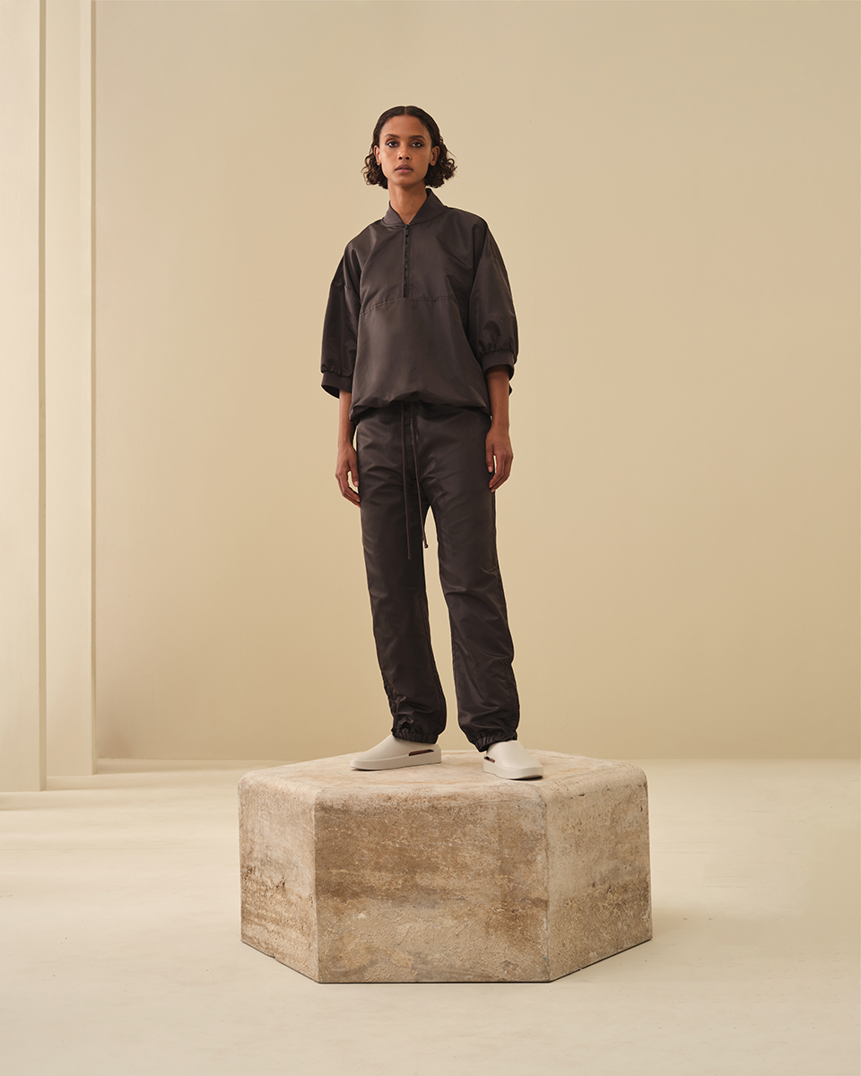 Sneakerboy ESSENTIALS Fear Of God SS22 WMNS Collection Milled