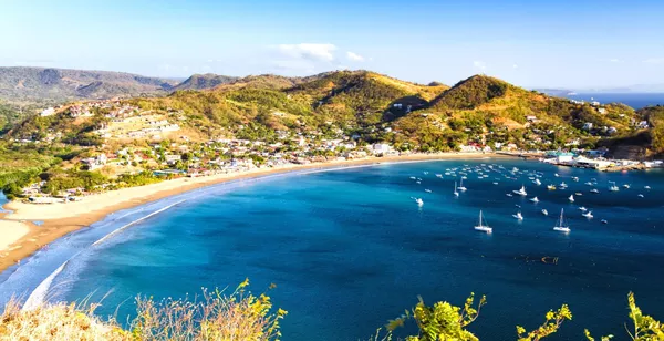 Entre océan, forêts tropicales, plages infinies et volcans