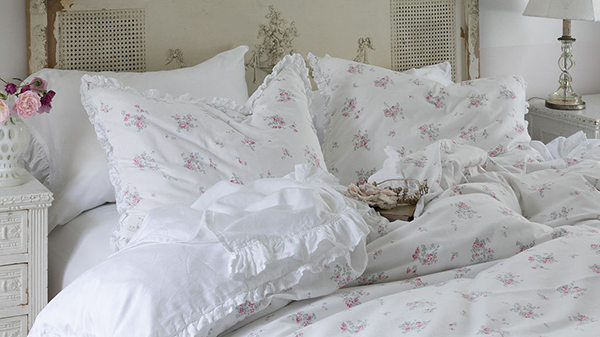 The Farmhouse by Rachel Ashwell - Floral Quilt Bedding – Rachel Ashwell  Shabby Chic Couture