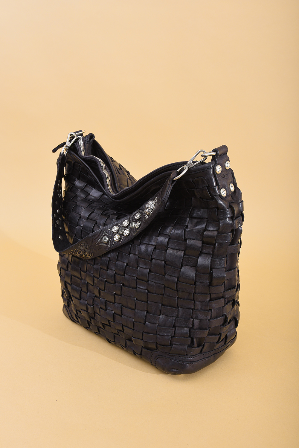 Campomaggi US Yellowstone Style Campomaggi is the protagonist Milled