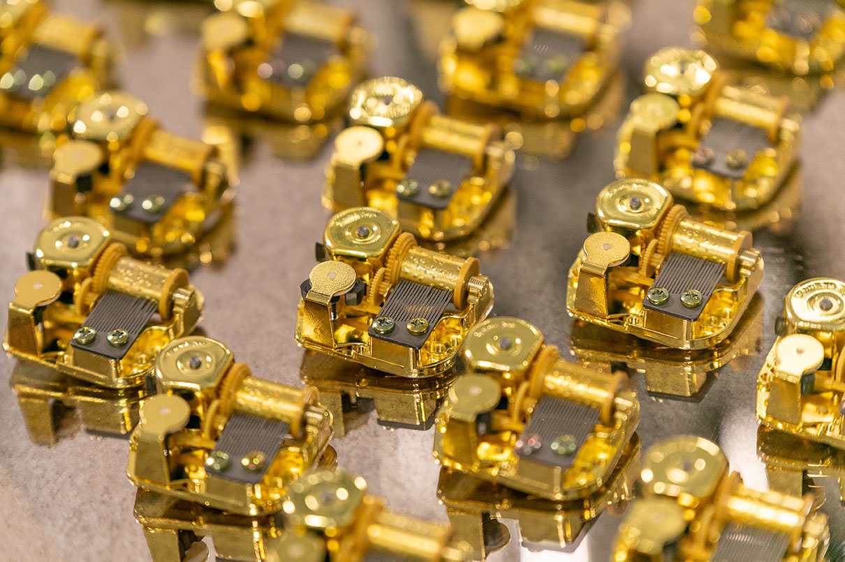 Music Box Attic BLOG What is a wind up traditional music box? Milled