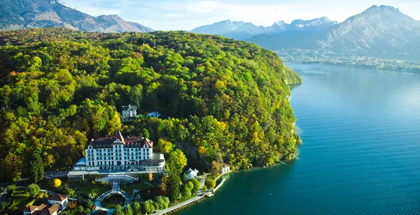 Prestige sur les rives du lac