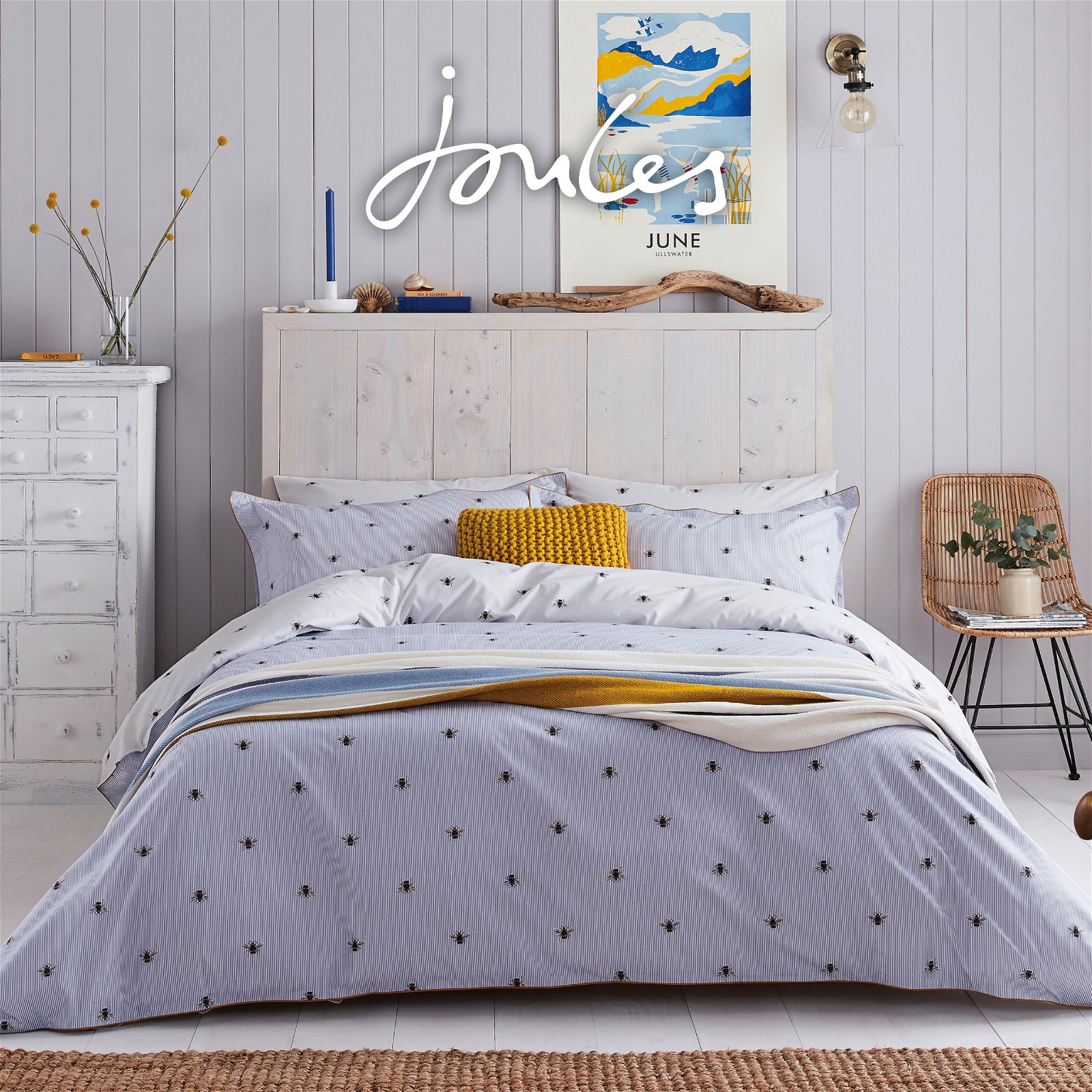 Joules Botanical Bee Bedding in Blue