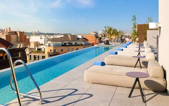 Virée en ville avec piscine à débordement