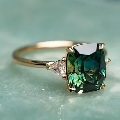 new    fashion retro inlaid square green gemstone four-claw ring ring engagement ring inlaid