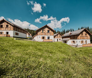 Das auf 1.100 m Seehöhe gelegene Seitental Weißpriach gehört zum vielfältigen UNESCO-Biosphärenpark Salzburger Lungau. Das auf 1.100 m Seehöhe gelegene Seitental Weißpriach gehört zum vielfältigen UNESCO-Biosphärenpark Salzburger Lungau.